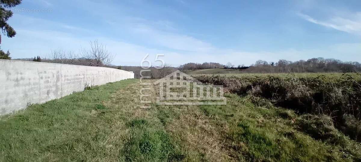 Terrain à MONTIGNAC