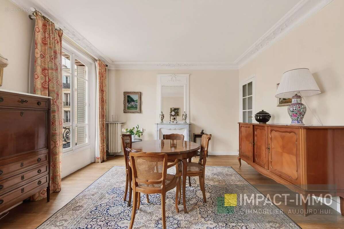 Appartement à COURBEVOIE