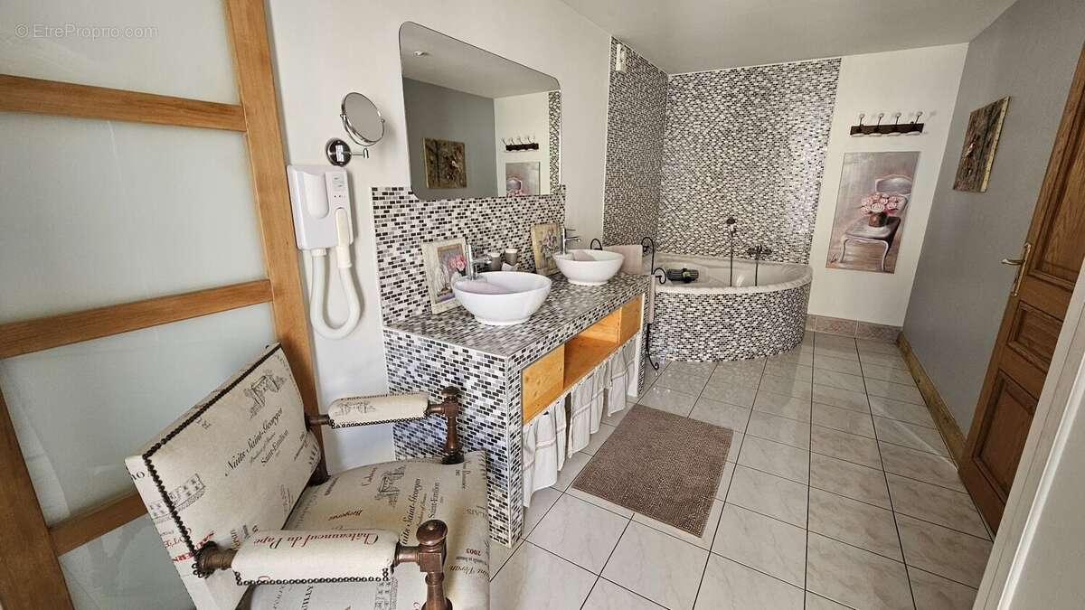 Maison à SAINT-EMILION