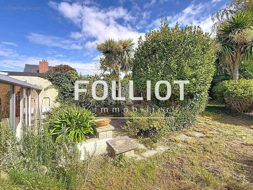 Maison à DONVILLE-LES-BAINS