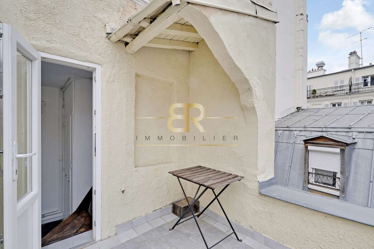 Appartement à PARIS-14E