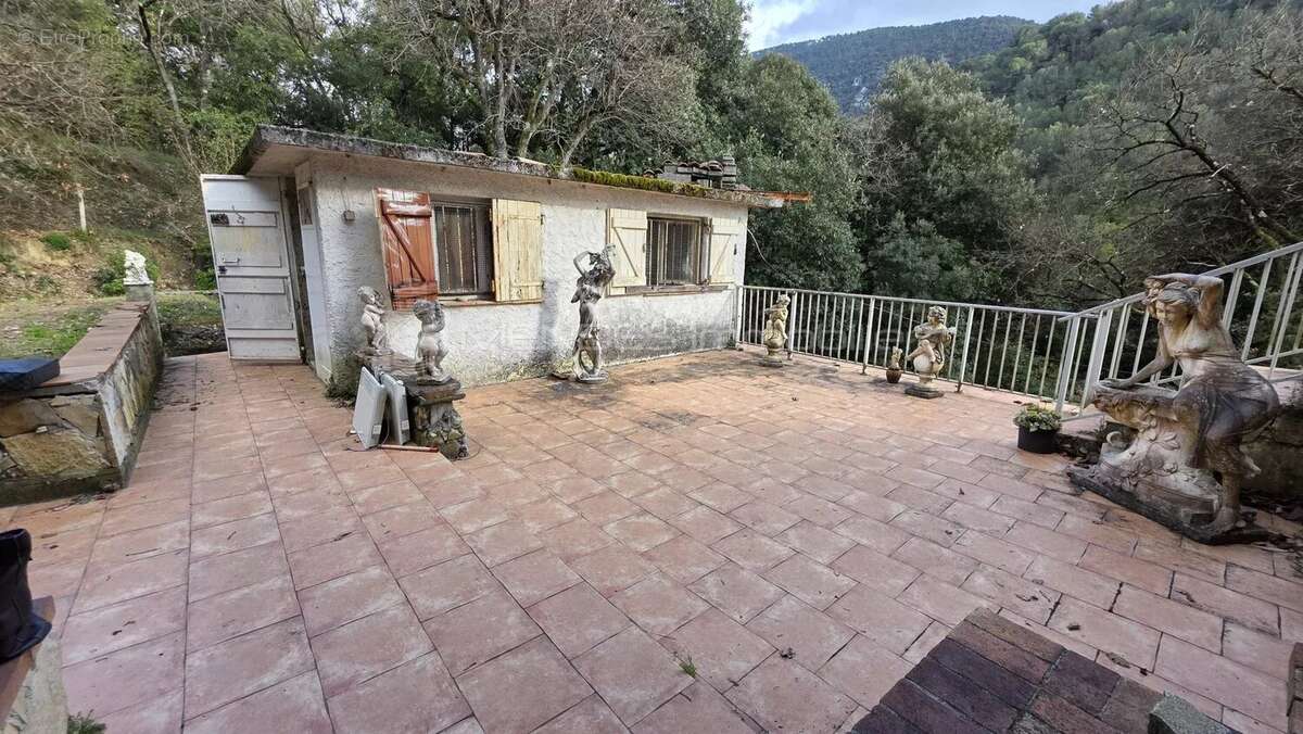 Maison familiale-immeuble a renover la trinite - photo 4