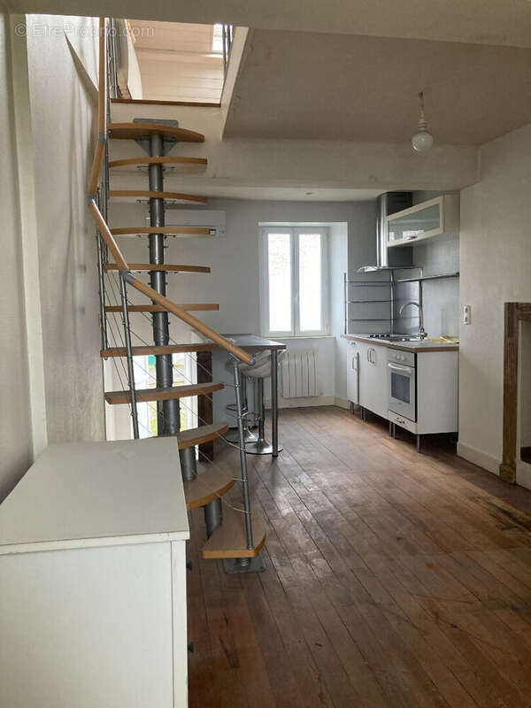 Maison à SAINT-PIERRE-DU-REGARD