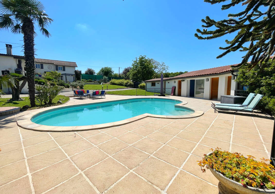 Maison à SAINT-GENIS-LAVAL