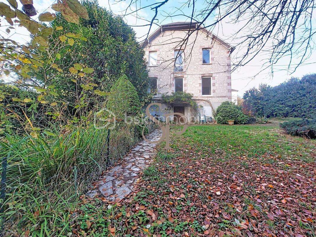 Maison à LORREZ-LE-BOCAGE-PREAUX
