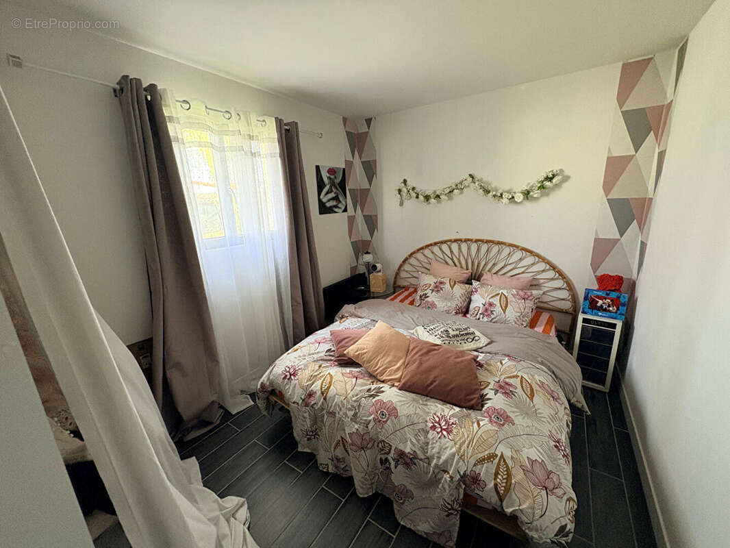 Maison à ETREILLERS