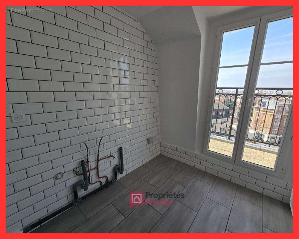Appartement à LES PAVILLONS-SOUS-BOIS