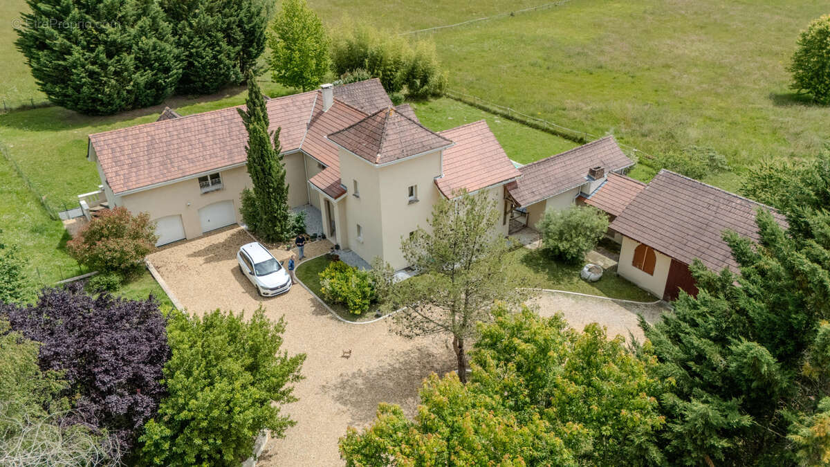Maison à SAINT-GERAUD-DE-CORPS
