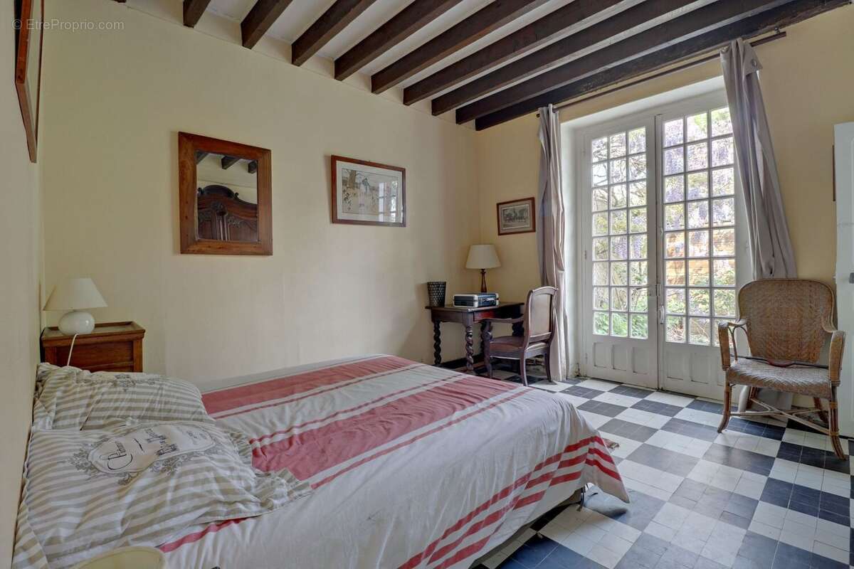 Maison à LA QUEUE-LES-YVELINES