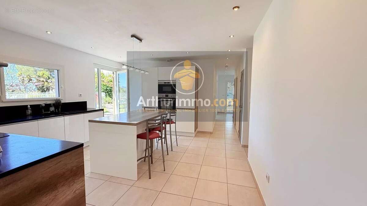 Maison à POURRIERES