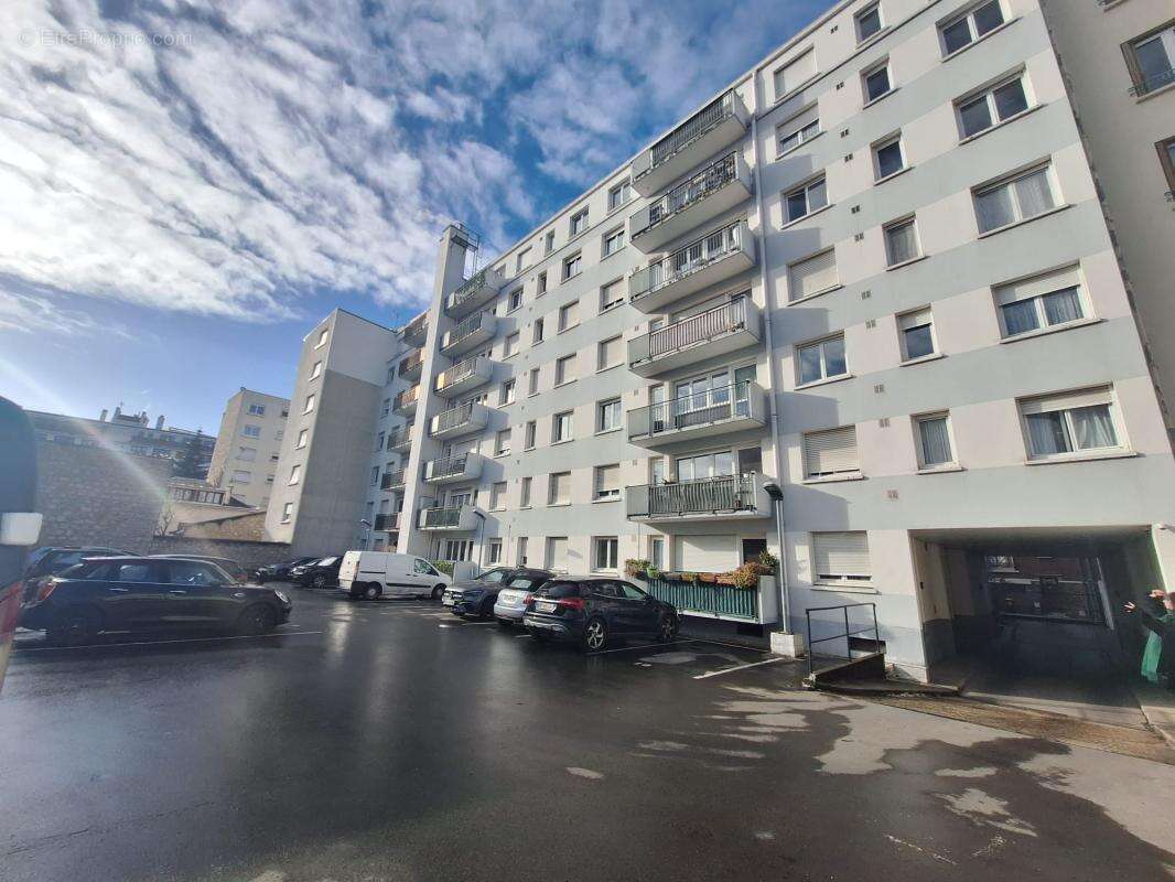 Appartement à COURBEVOIE