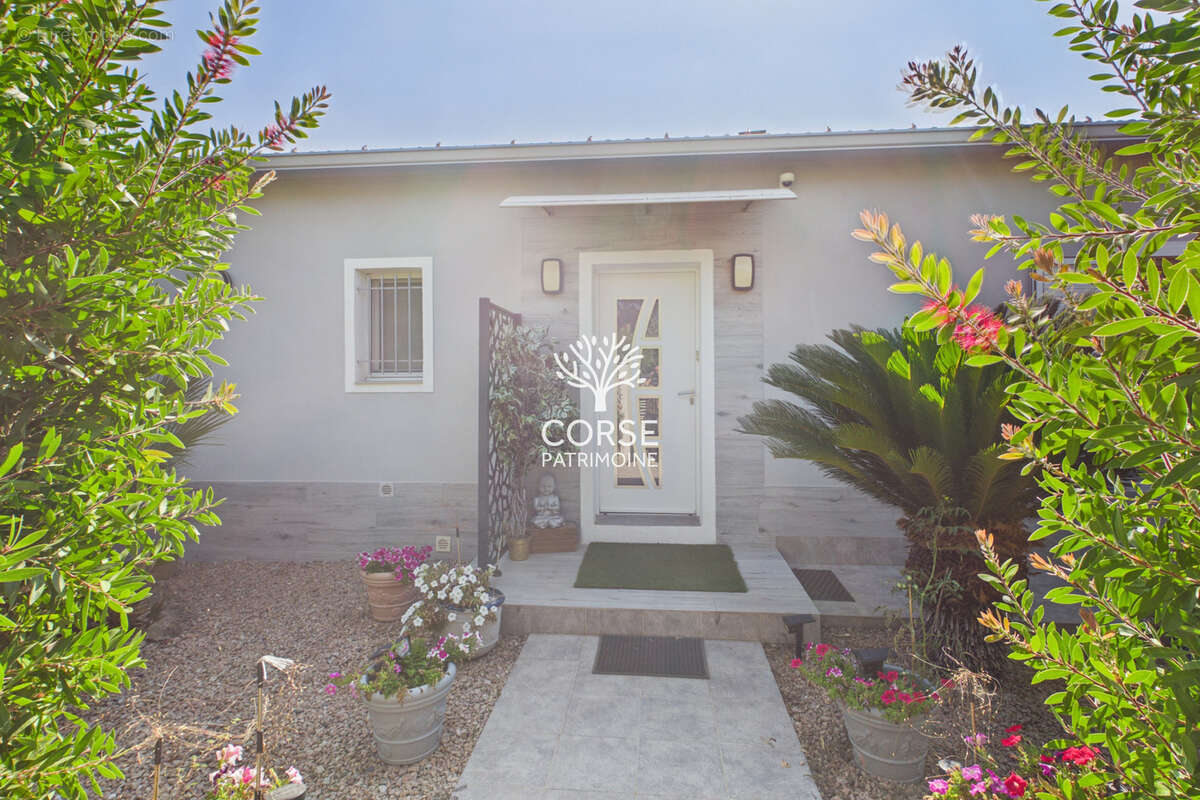 Maison de type T4 sur 493 m2 de terrain clos - photo 2