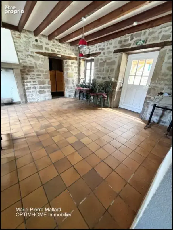 Une belle bâtisse en pierre au cœur d’un village creusois à SOUBREBOST (23) - photo 15