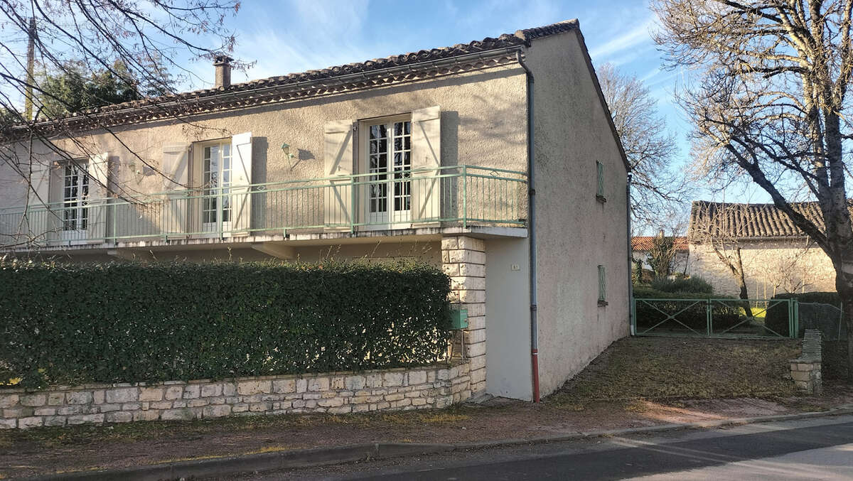 Maison à CAHUZAC-SUR-VERE