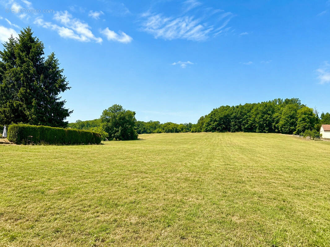 Terrain à SARLIAC-SUR-L'ISLE