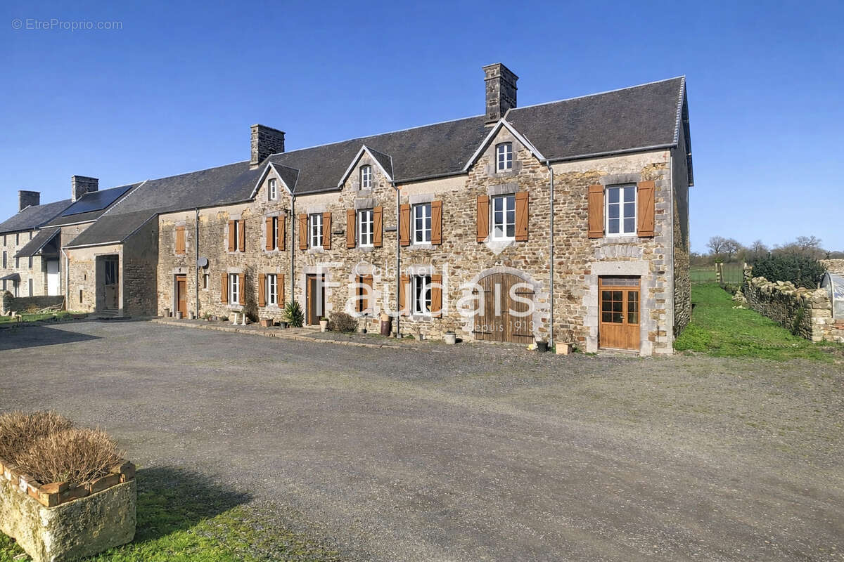Maison à SAINT-DENIS-LE-VETU