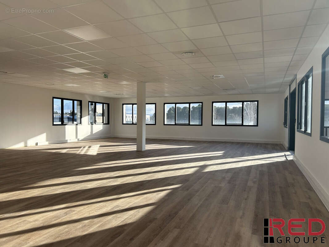 Commerce 183 m² à Eguilles  - photo 4