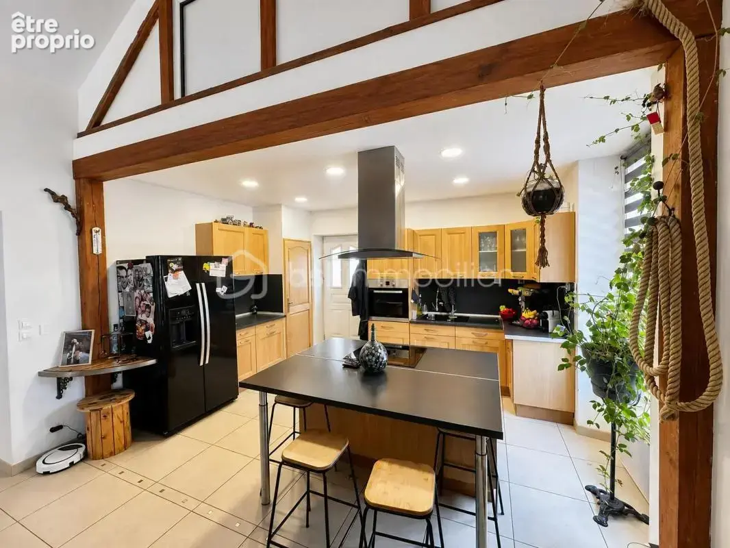 Maison de plain-pied avec piscine et terrain de 1 039 m² – Gastins - photo 5
