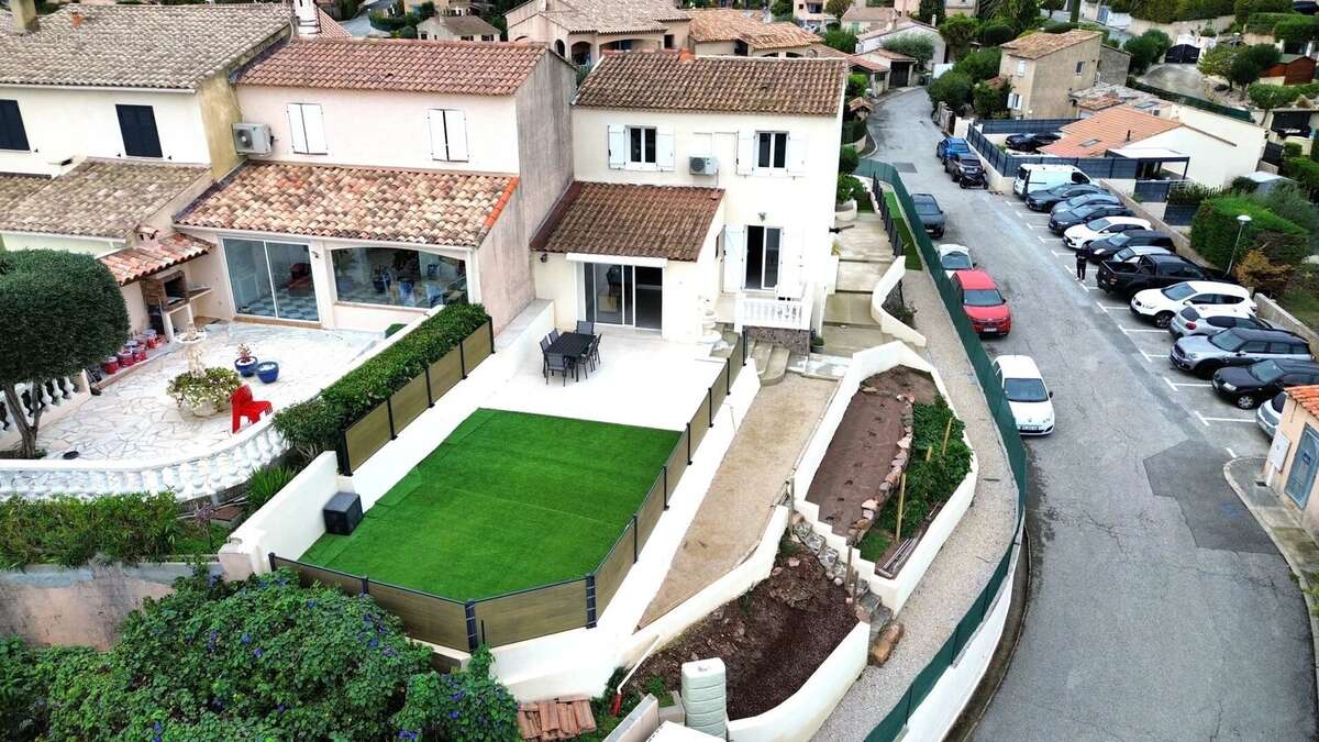 Maison à MANDELIEU-LA-NAPOULE