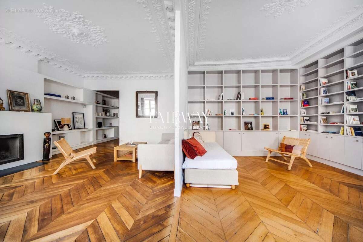 Appartement à PARIS-1E