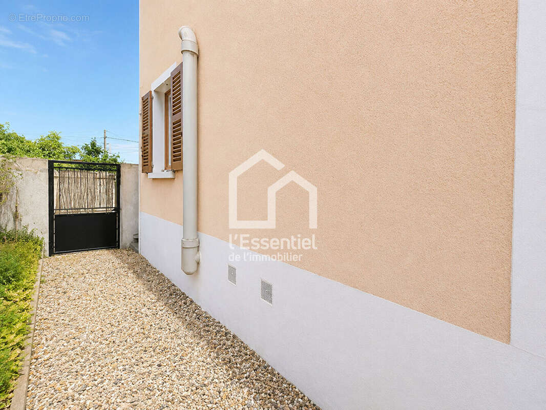 Maison à LES MUREAUX
