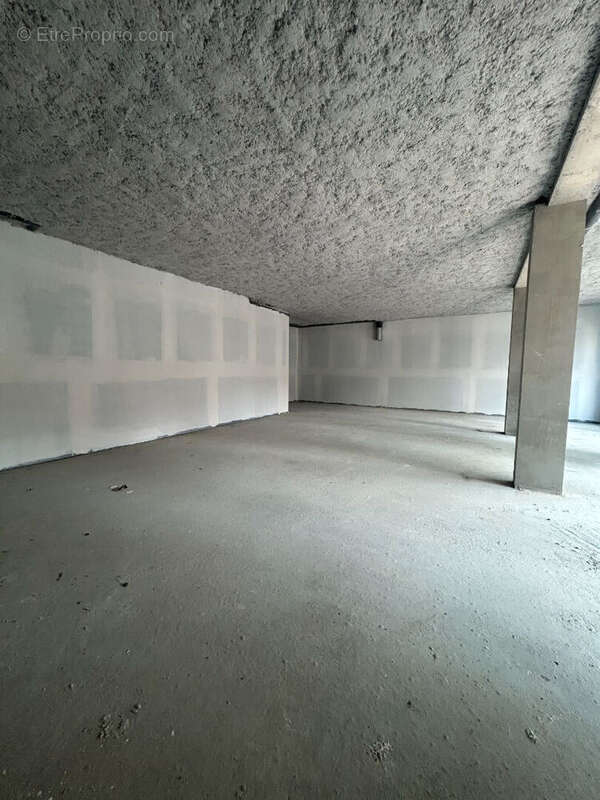 Local commercial Toulouse 85.74  m2 - photo 2