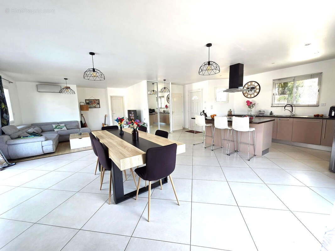 FONTENILLES : Maison T6  JULIA au calme avec piscine - photo 3