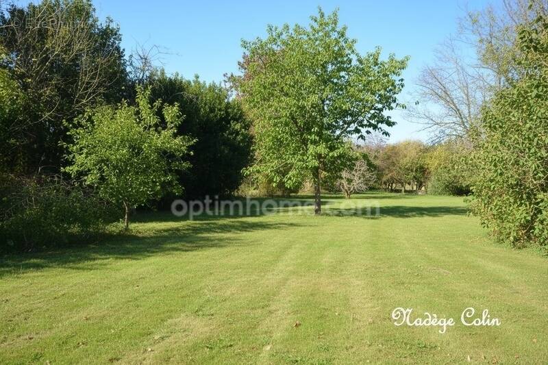 Terrain à MAGNY-LES-HAMEAUX
