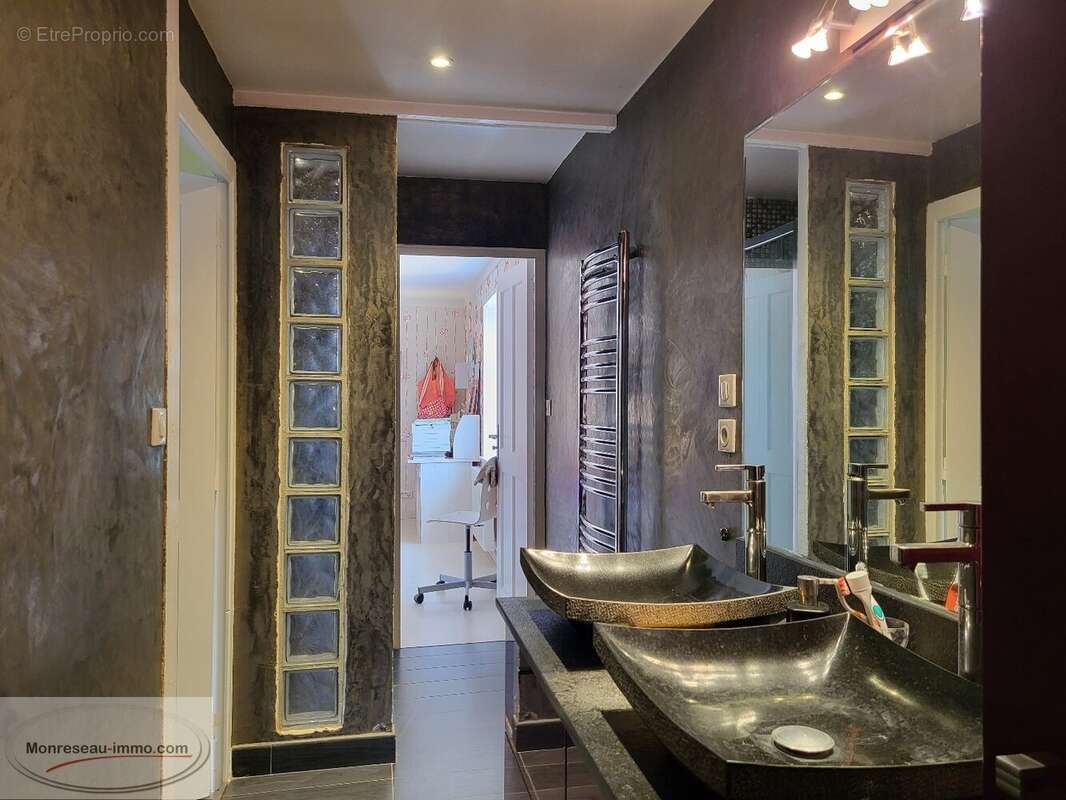 Propriete familiale avec caveau de 60m² ! - photo 12