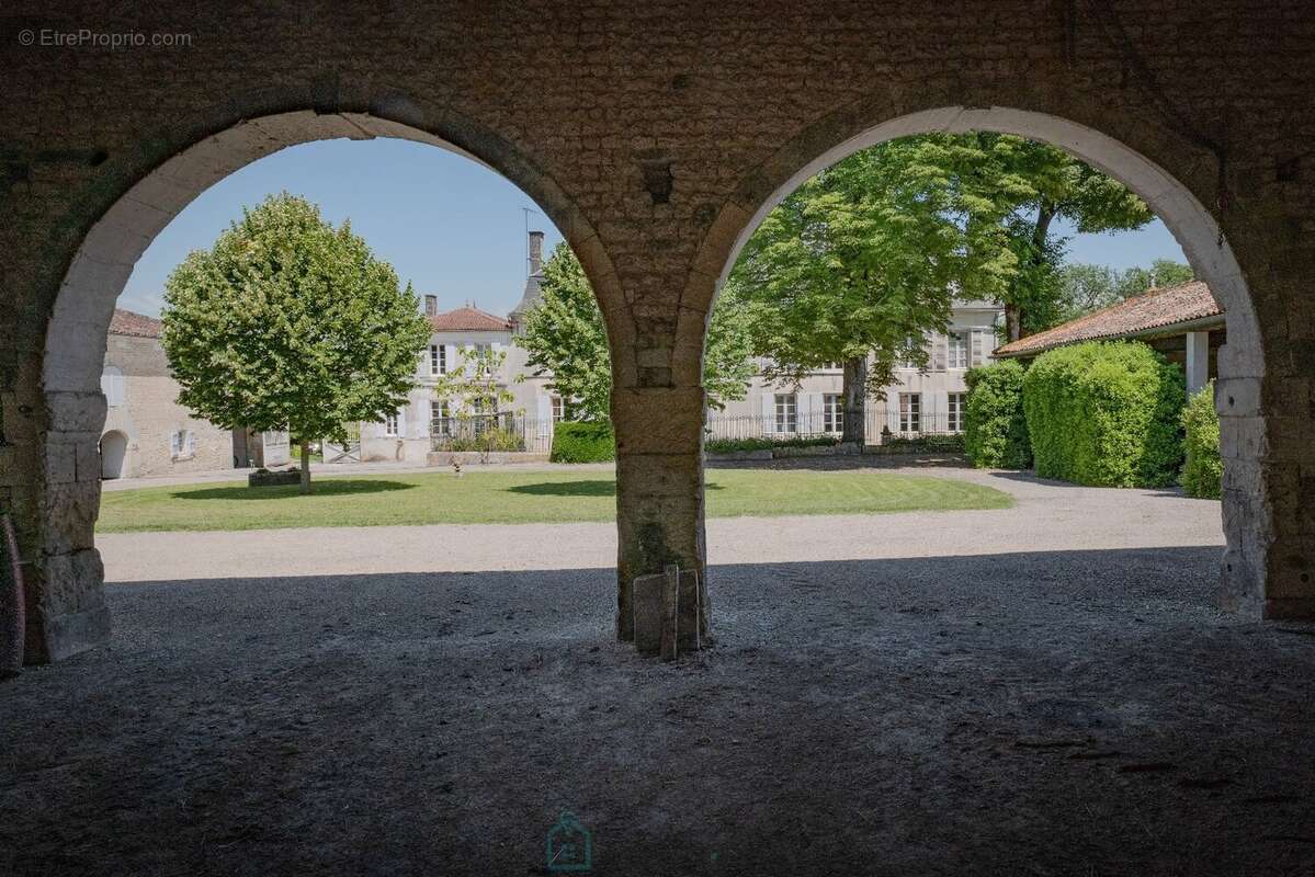 Magnifique propriete avec maison de maitre et dependances sur  + de 3 ha - photo 3
