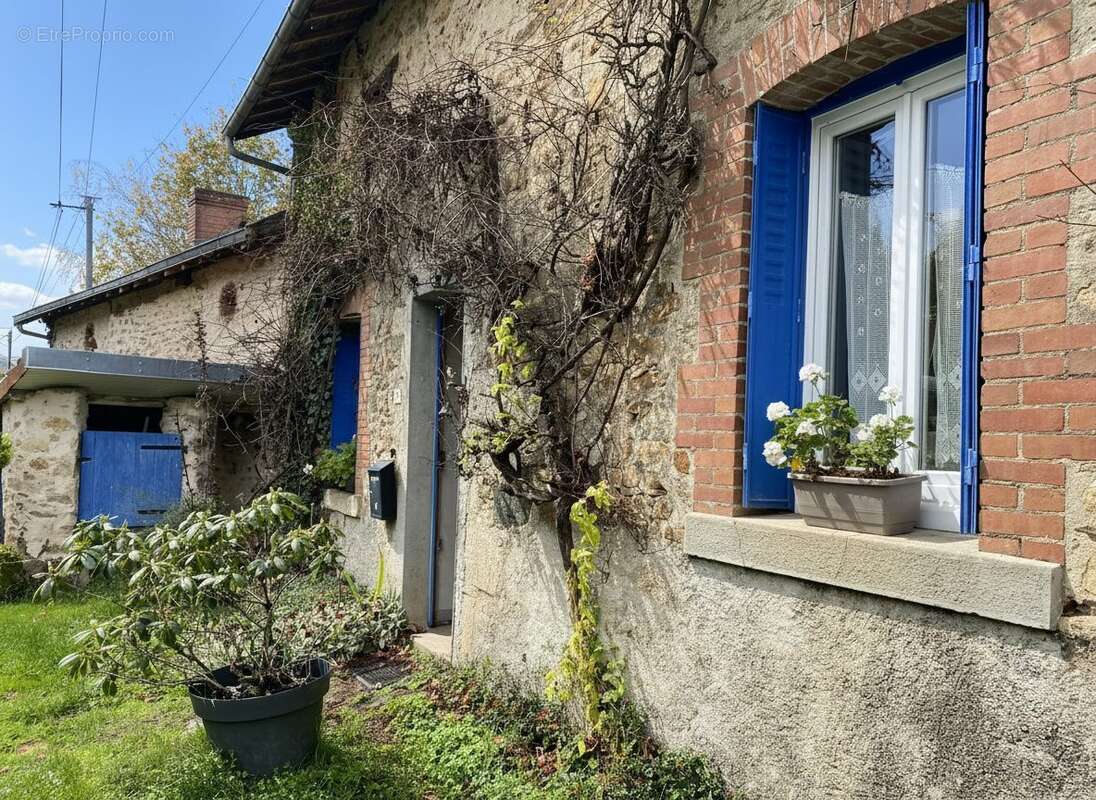 Maison à NEUVIC-ENTIER