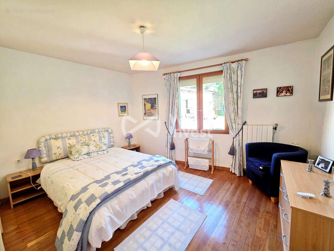 Maison 212 m² à Calzan  - photo 8