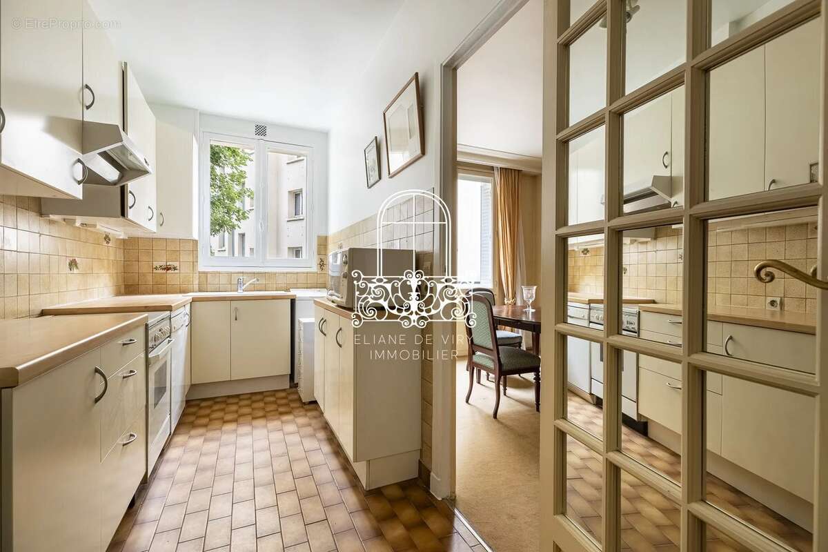Appartement à PARIS-16E