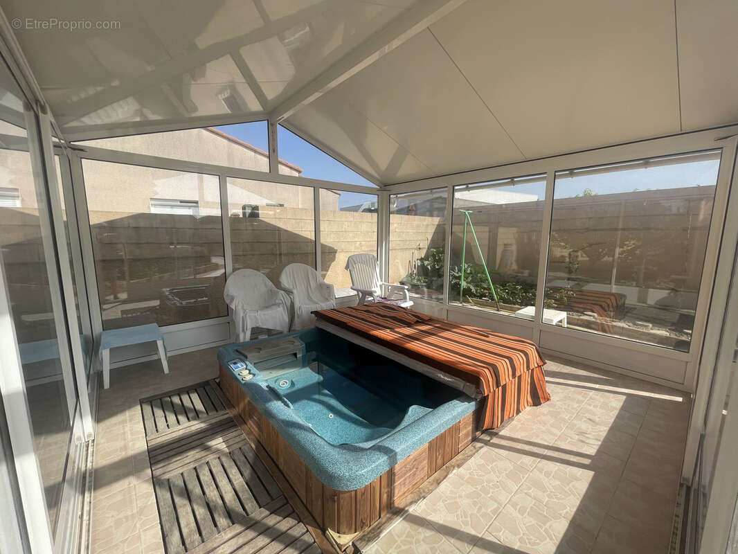 Maison à SAINT-LAURENT-DE-LA-SALANQUE