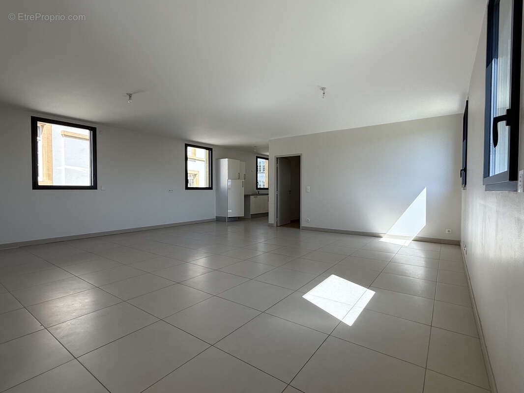Appartement à CHATEL-SAINT-GERMAIN