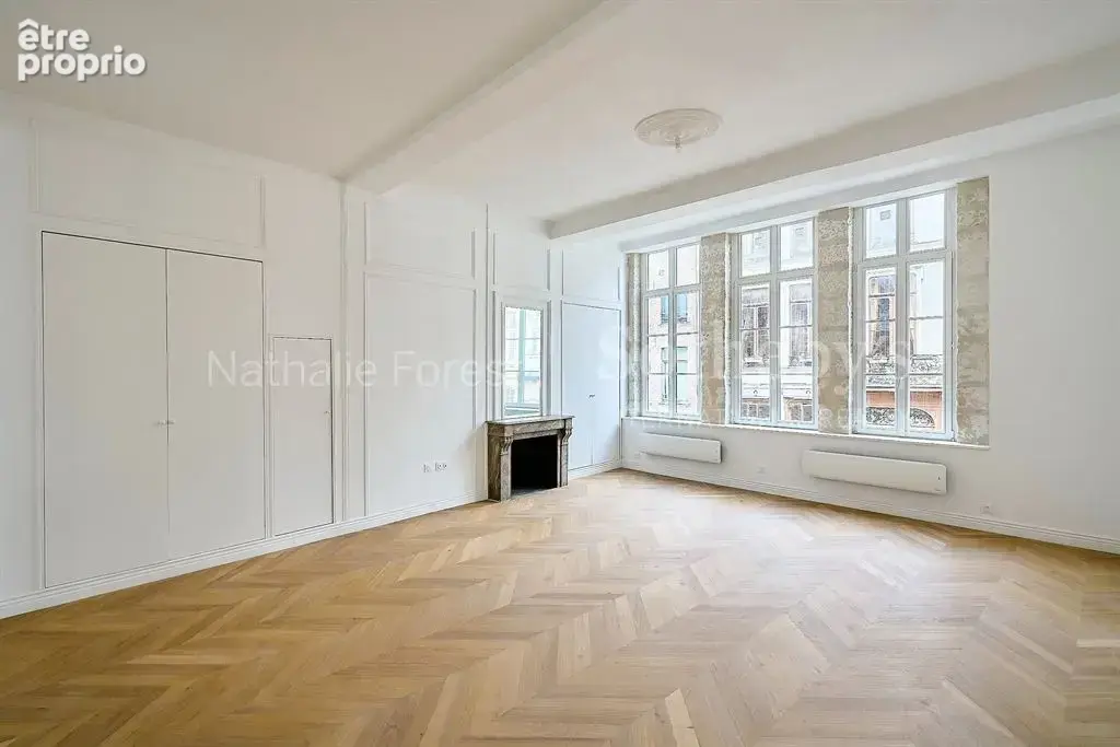 Vieux-Lille , magnifique Duplex type 5 , terrasse entièrement rénové . - photo 2