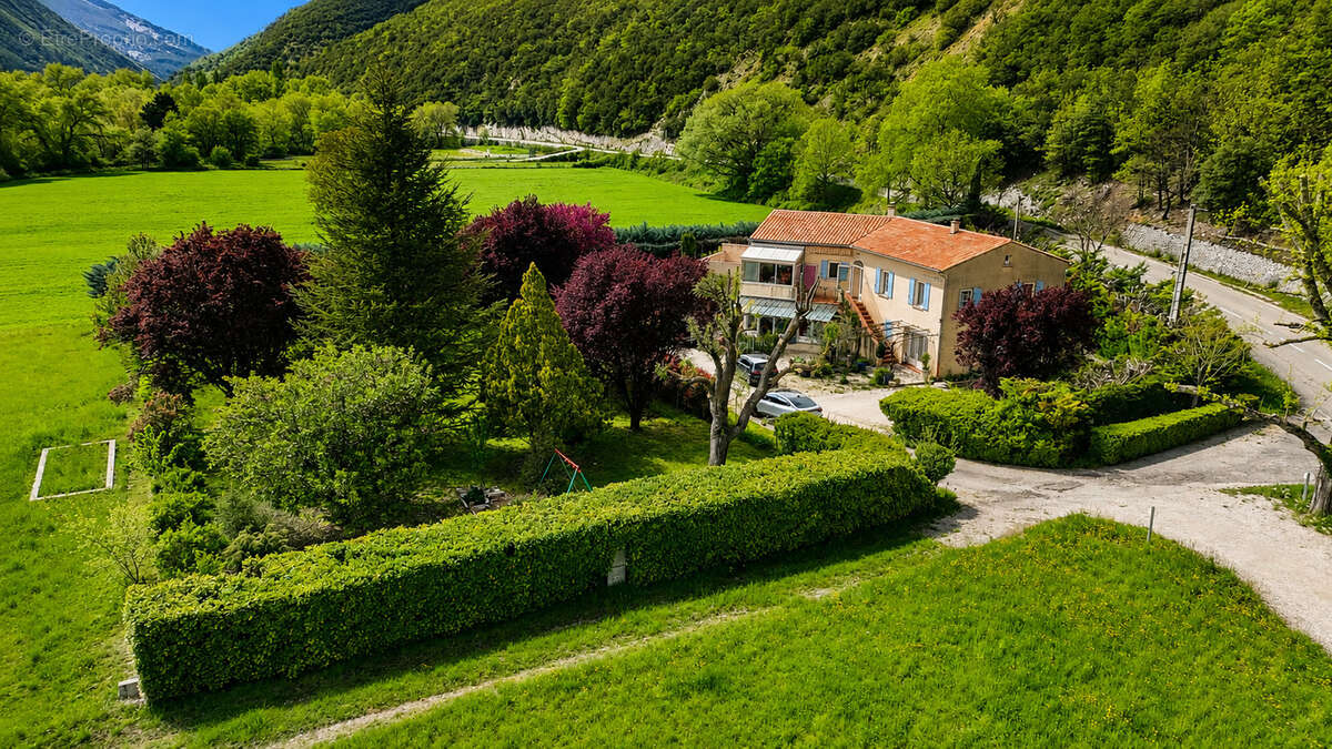 Grande Maison Familiale avec Terrain de 1,2 ha et Vue sur le Mont Ventoux - photo 2