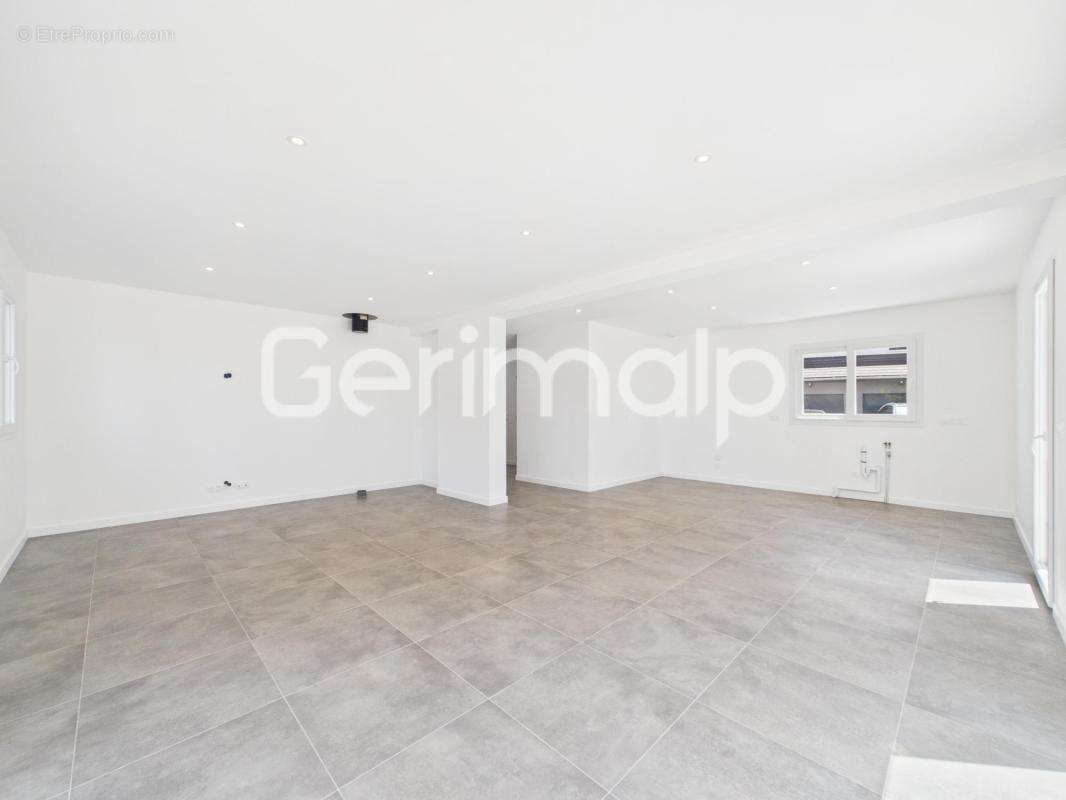 Vente - Maison - 5 pièces + cuisine - 130 m² - 535 000 € - - photo 15