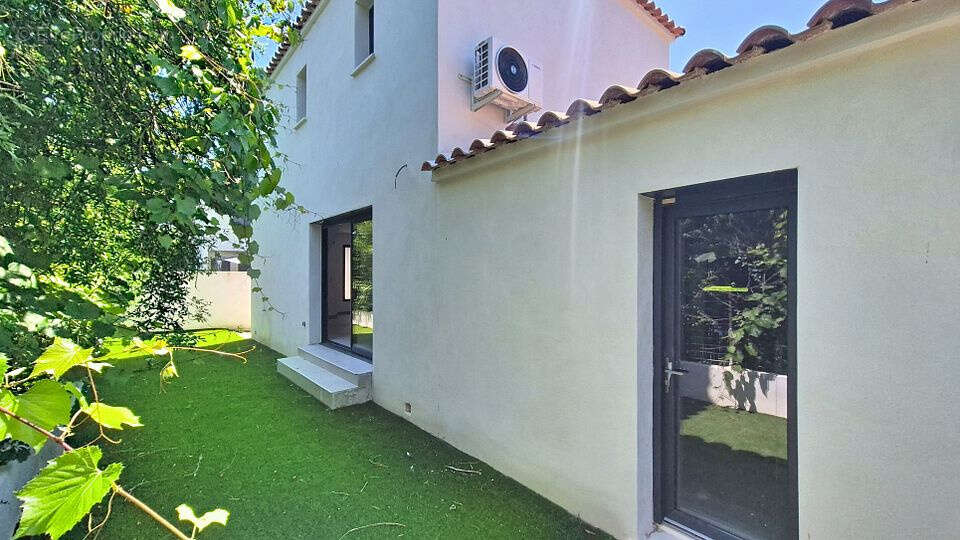 L’agence Négoce Habitat vous propose à la vente cette villa situé sur la commune de LUNEL Quartier La Magnaner - photo 2