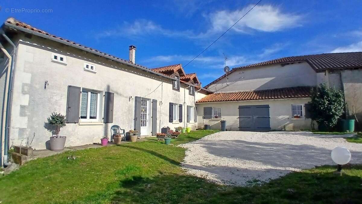 Maison à MONTEMBOEUF