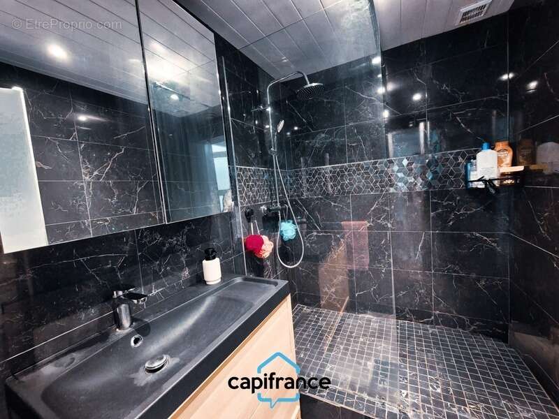 Appartement à MARSEILLE-5E