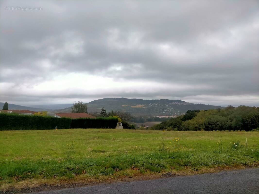 Terrain à AULHAT-SAINT-PRIVAT