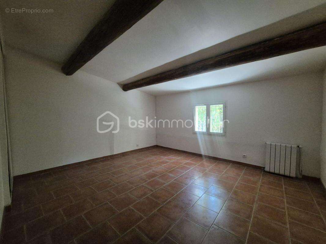 Maison à LA ROQUE-D&#039;ANTHERON