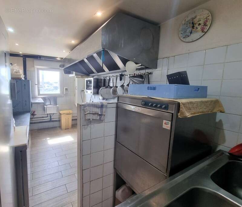 Commerce à SAINT-JUST-LUZAC