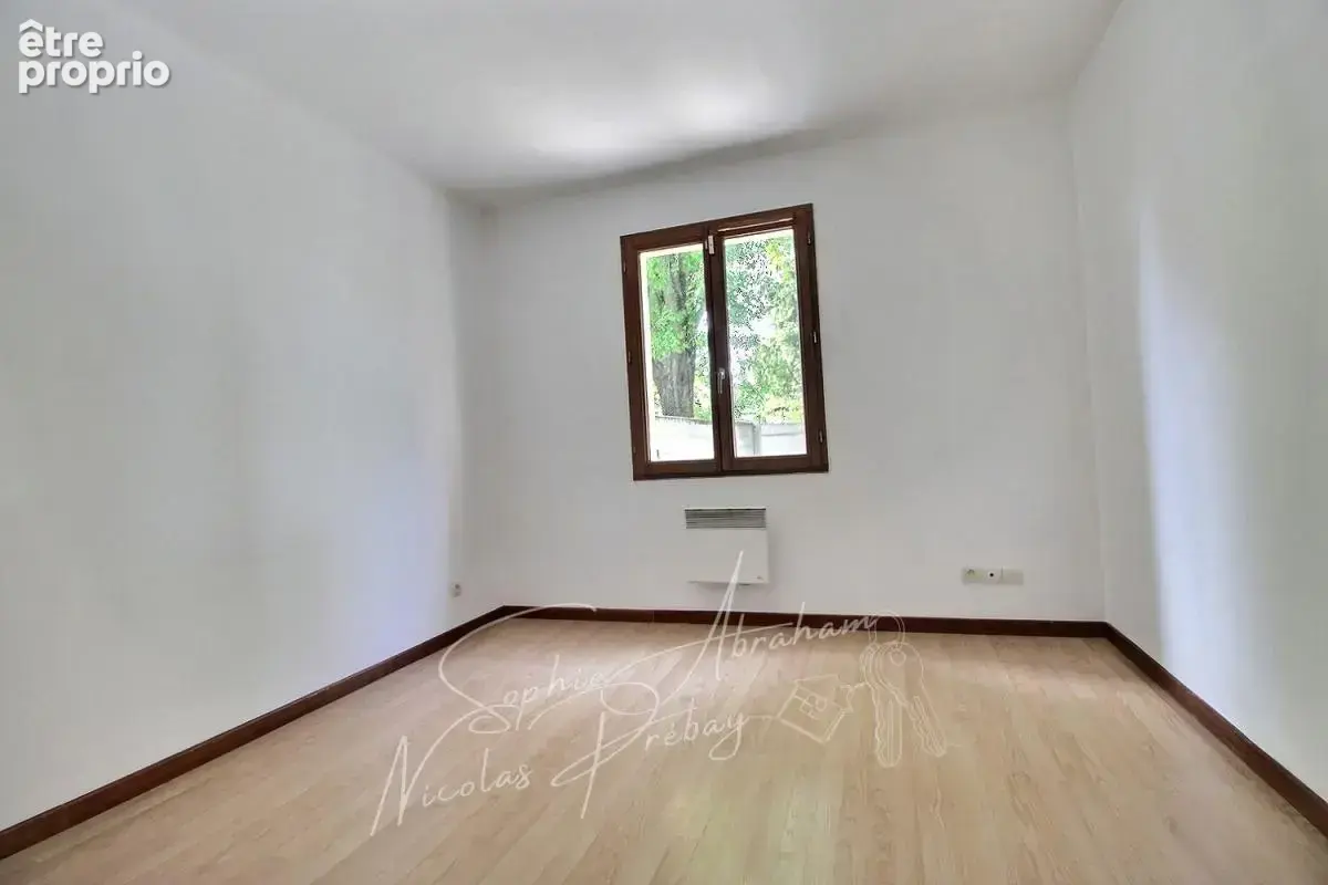 Maison individuelle avec garage et jardin arboré - photo 7