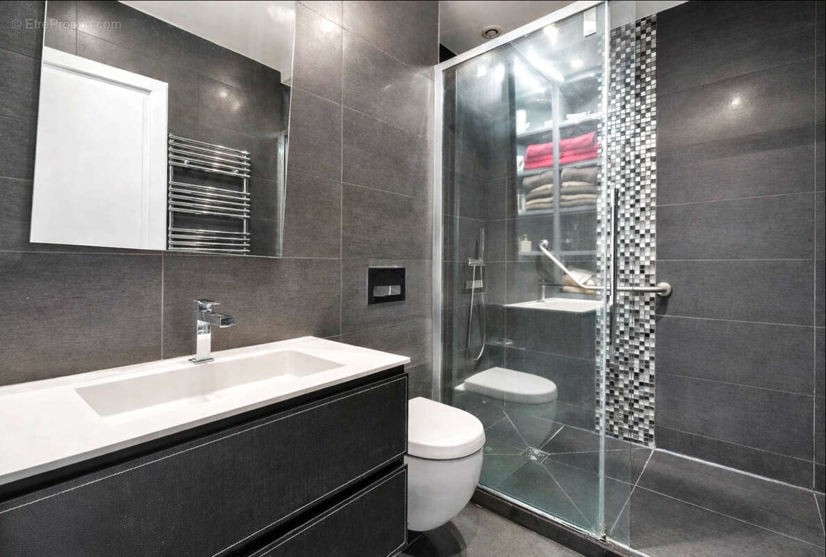 Appartement à PARIS-16E