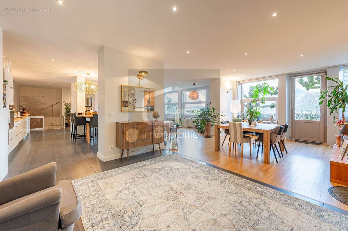 Appartement à SEVRIER