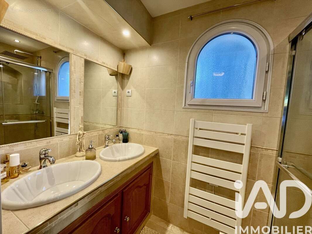 Photo 9 - Maison à LA TOUR-DE-SALVAGNY