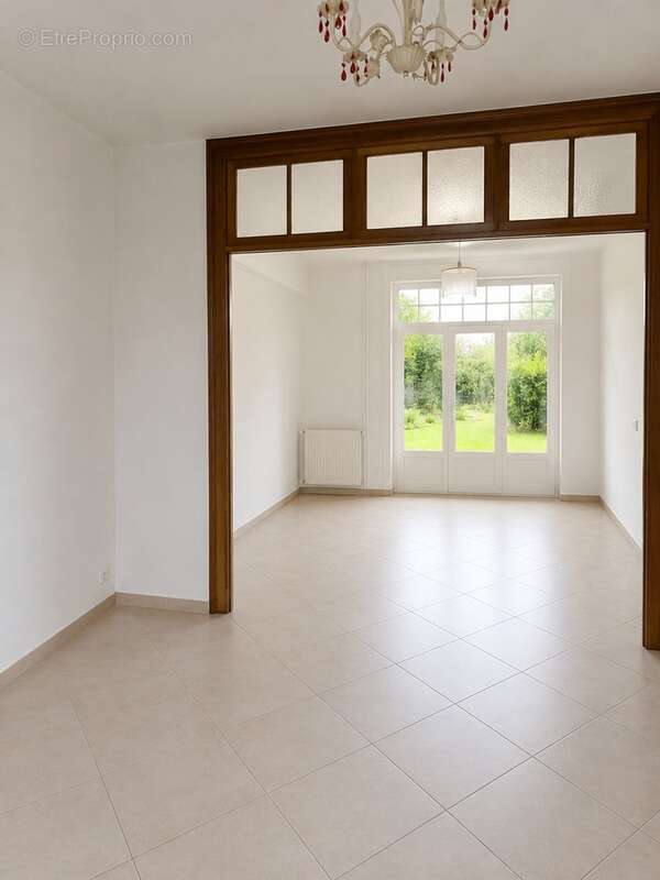 Maison bourgeoise de caractère  sur 3 niveaux–7 chambres – 2 salles d'eau,2 WC  Idéale pour une grande famille ou un investisseu - photo 5