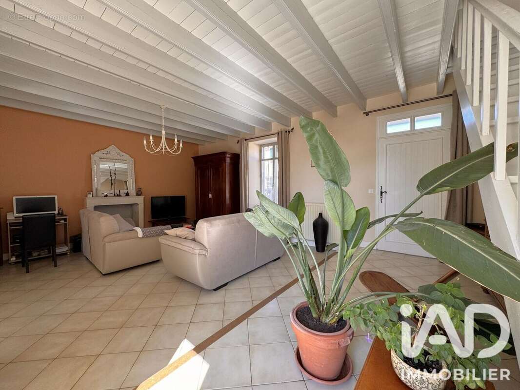Maison 131 m² à Vouille-Les-Marais  - photo 5